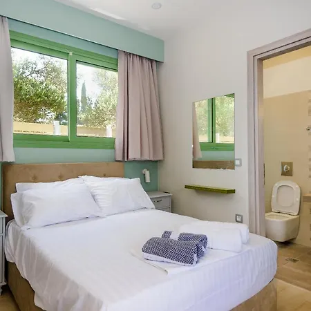 Tzogias Nonna Lassi (Kefalonia)