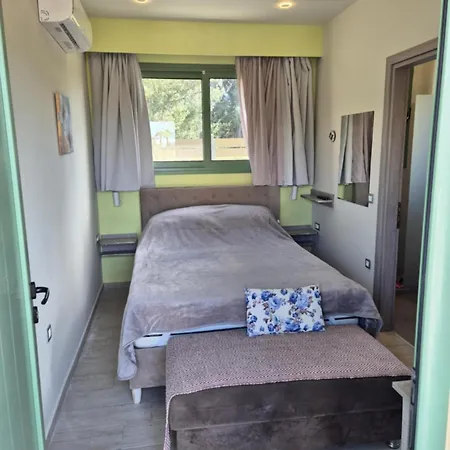 Tzogias Nonna * Lassi (Kefalonia)